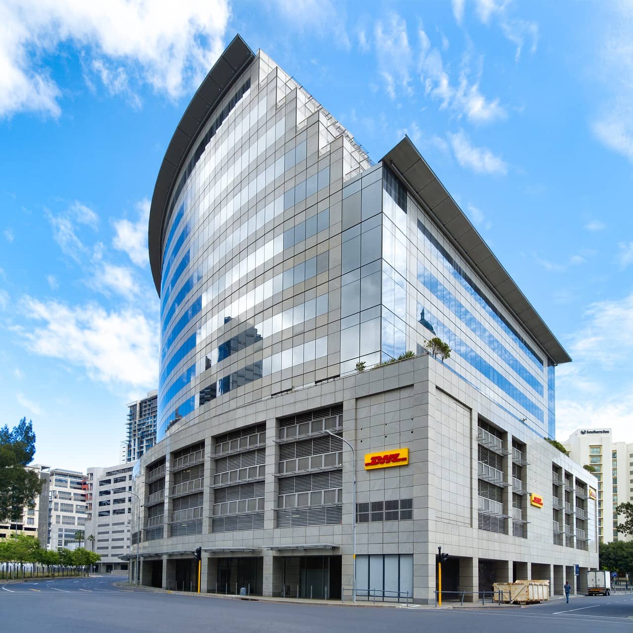 Edificio con fachada de vidrio de alta eficiencia energética